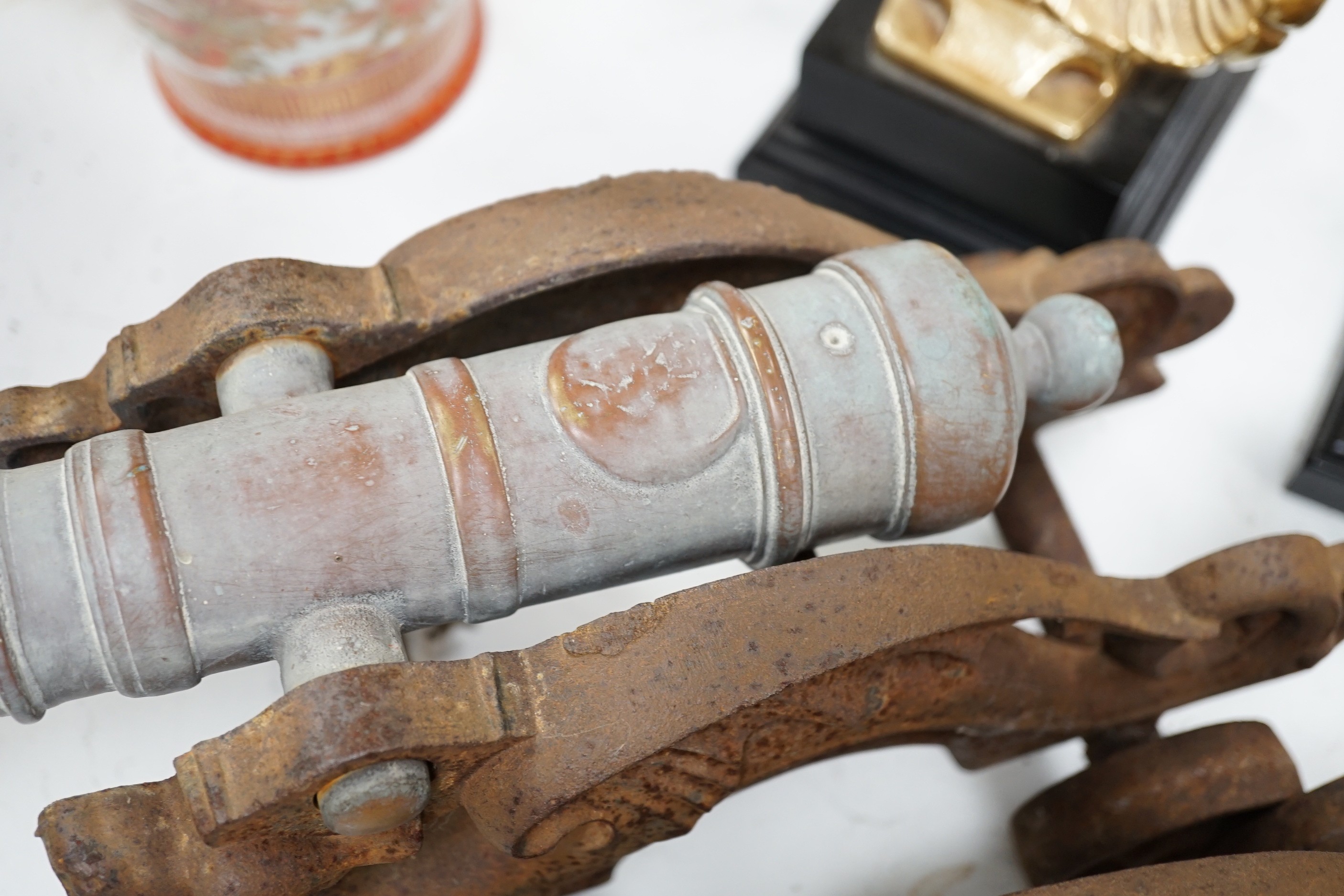 A pair of brass and cast iron model cannons. 45cm wide